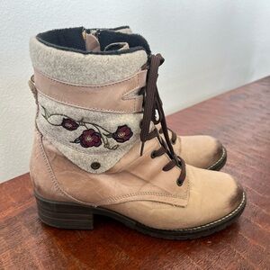 Dromedaris Kara Floral Embroidered Black Lace-Up Combat Ankle Boots sz 40 (9.5)